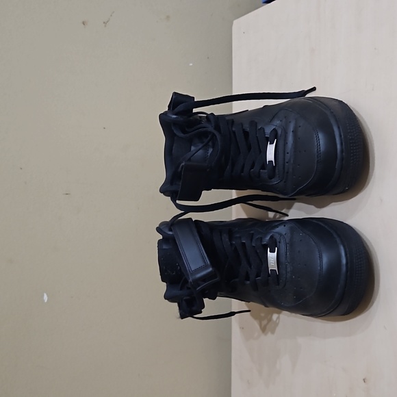 Sneakers - Picture 2 of 3